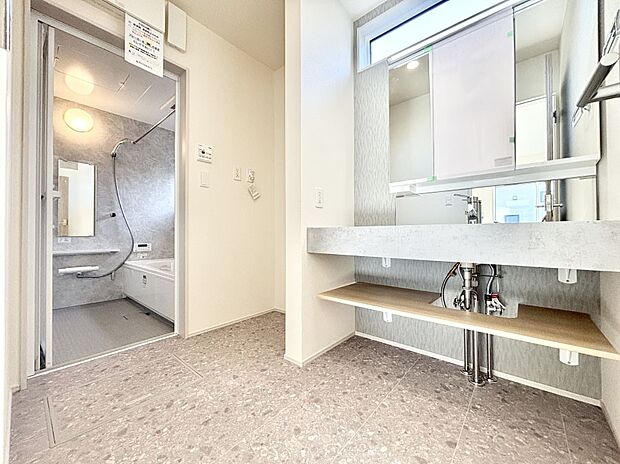 清潔感のある快適空間です。毎日の身支度も気持ち良くお使い頂けます。