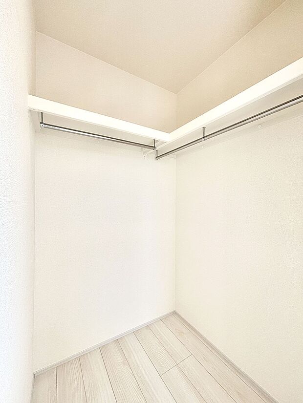 ウォークインクローゼット付きで生活空間を広く利用できます。