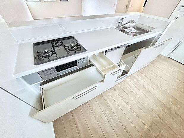 使いやすさを優先したスライド式収納タイプ！