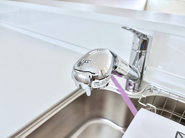 いつでも清潔なおいしいお水を。一つの水栓で水道水と浄水を使い分け。