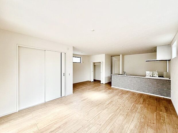 住む方の個性が引き出される、インテリアを考えるのが楽しみなリビングです！ 　