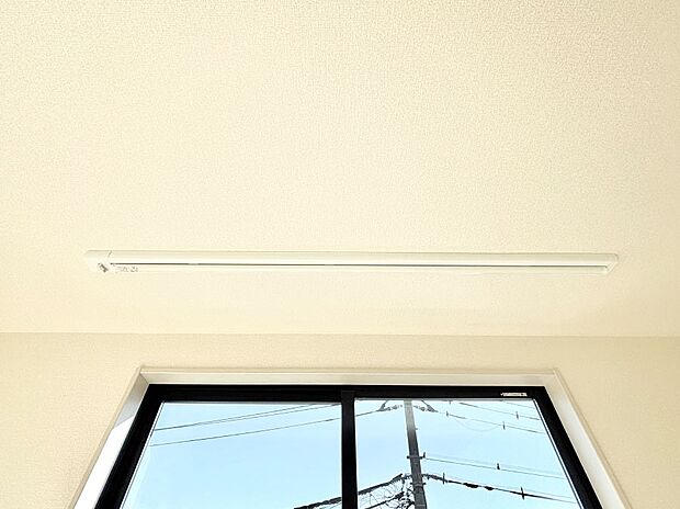 室内物干しポール。梅雨や花粉の時期に大活躍します。  