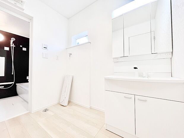 清潔感のある快適空間です。毎日の身支度も気持ち良くお使い頂けます。