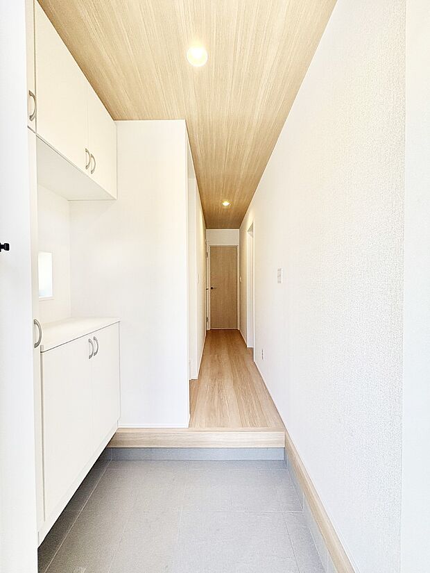 家族の帰宅やお客様をあたたかく迎える玄関 