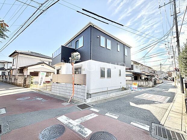 前面道路はきちんと整備されています  