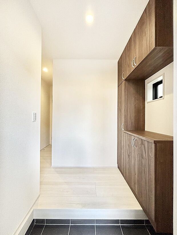 家族の帰宅やお客様をあたたかく迎える玄関