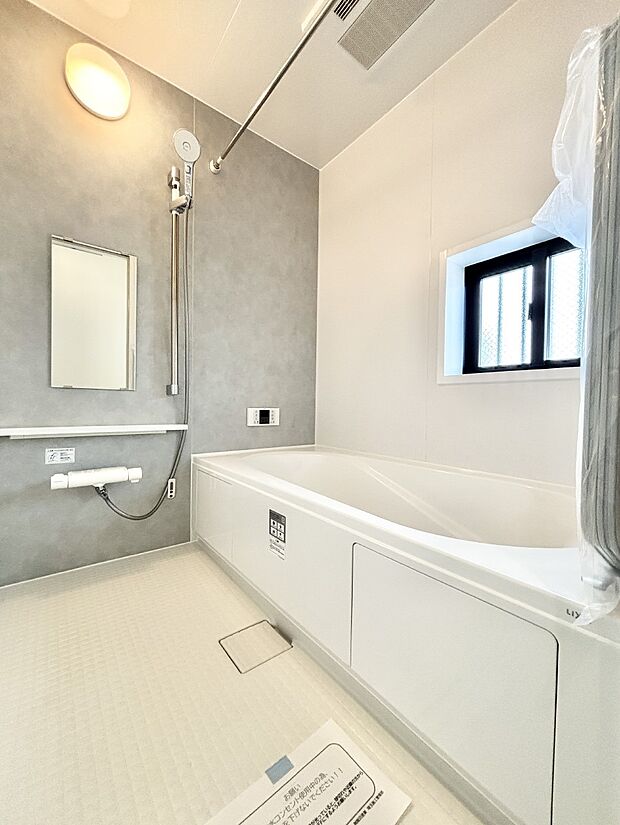 落ち着いた雰囲気でゆっくりお寛ぎいただけるバスルーム