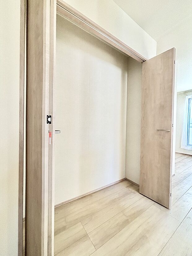 リビング収納。散らかりがちなリビングもスッキリと保てますね。