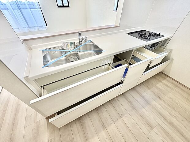 使いやすさを優先したスライド式収納タイプ!