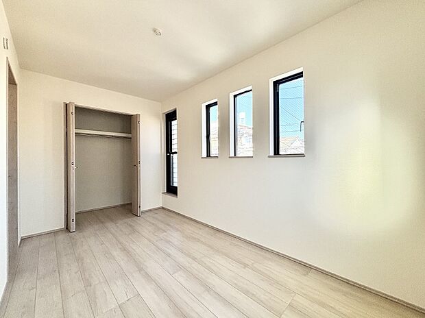 収納が充実しているので、居住スペースを広く使えます。 