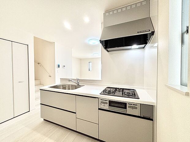 料理をしながらでもご家族との会話を楽しめる対面キッチン