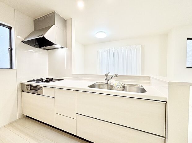 料理をしながらご家族との会話を楽しめる対面カウンターキッチン