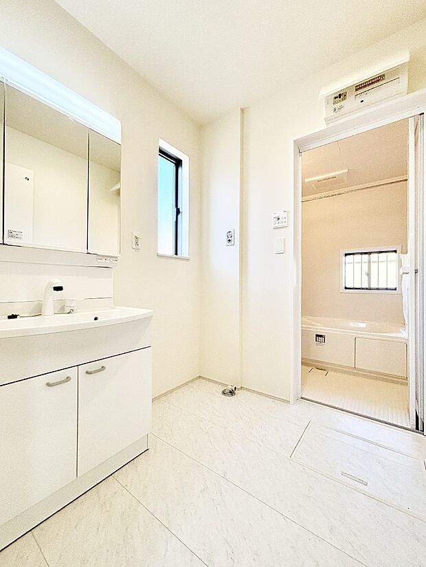 広々とゆとりのあるランドリースペース