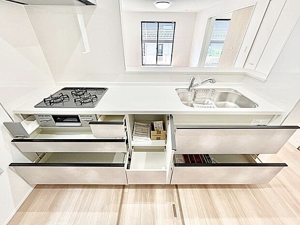 スライド式収納なので上からの出し入れが可能!腰をかがめずに楽々!