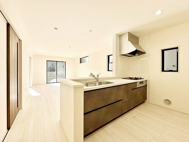 料理をしながらご家族との会話を楽しめる対面カウンターキッチン