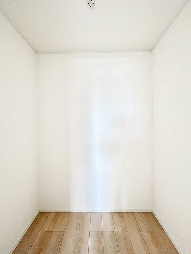 ウォークインクローゼットの活用で生活空間スッキリ