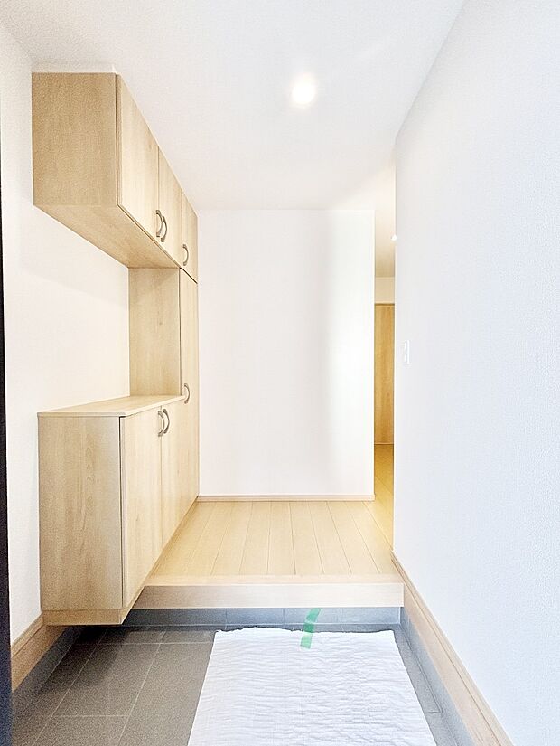 家族の帰宅やお客様をあたたかく迎える玄関