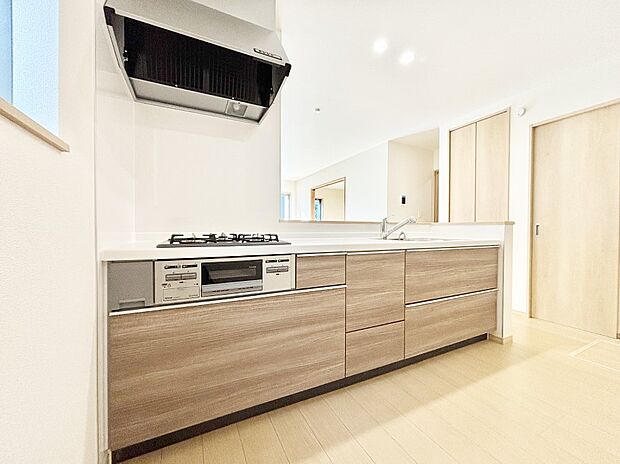 広々とした使い勝手の良いキッチンで日々のお料理も楽しくなりそう