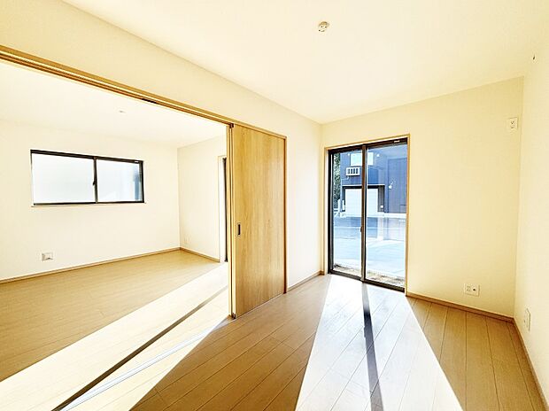 爽やかな日差しがお部屋全体を優しく包み込んでくれます