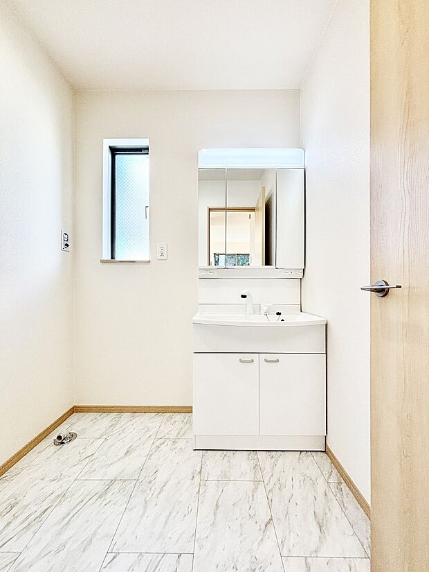 収納力と機能性に優れた洗面化粧台