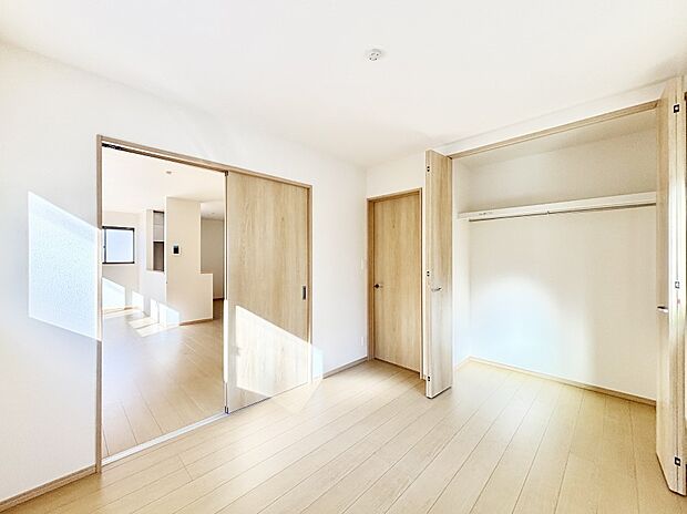 リビング隣接の洋室は個室としても利用できます