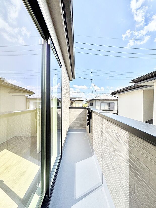 ゆったりバルコニーだから沢山お洗濯ものを干せます