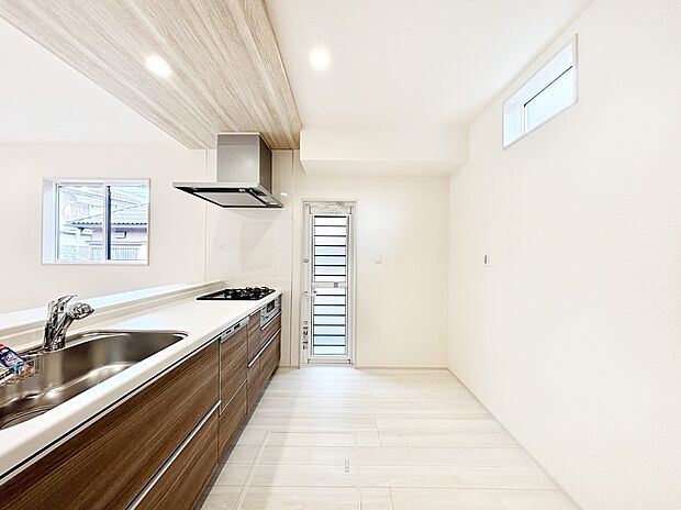 ゆとりあるキッチンではご家族と楽しくお料理ができます。