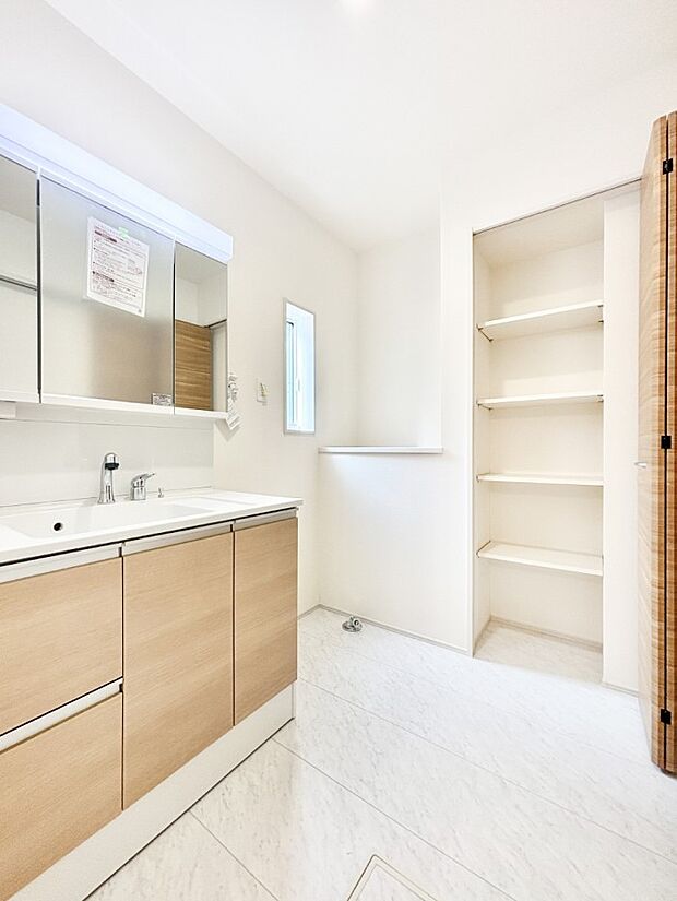 身支度もスムーズにおこなえる脱衣場。