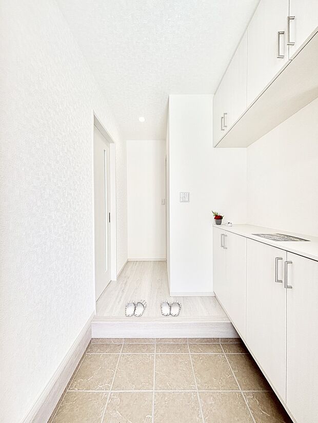 家族の帰宅やお客様をあたたかく迎える玄関