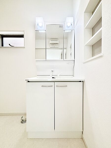 収納力と機能性に優れた洗面化粧台