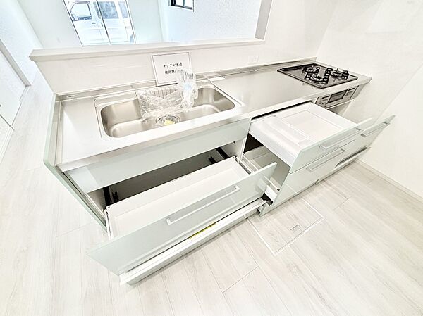 使いやすさを優先したスライド式収納タイプ！