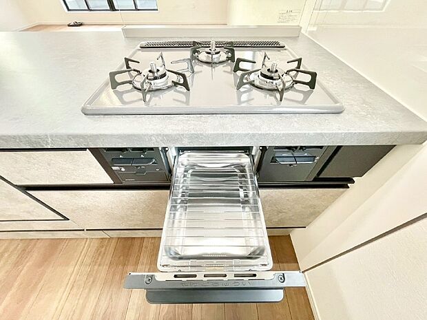 三口ガスコンロでお料理が一気にはかどりそう 　 