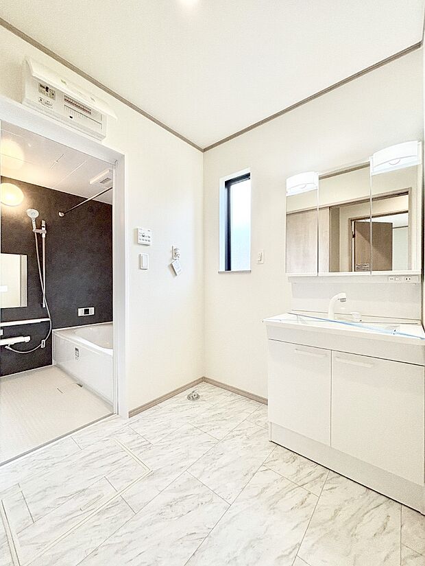 広々とゆとりのあるランドリースペース。