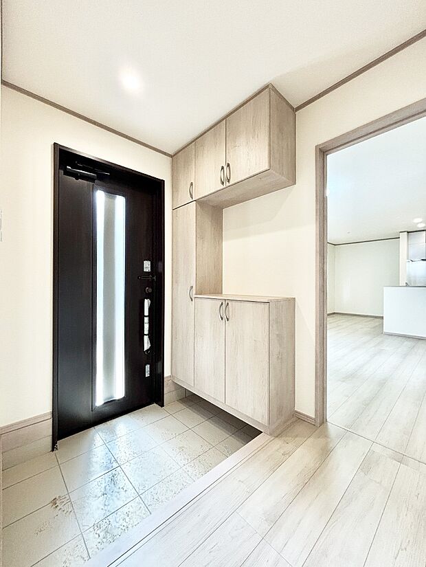 明るい玄関はお客様をお出迎えするのにぴったりです!