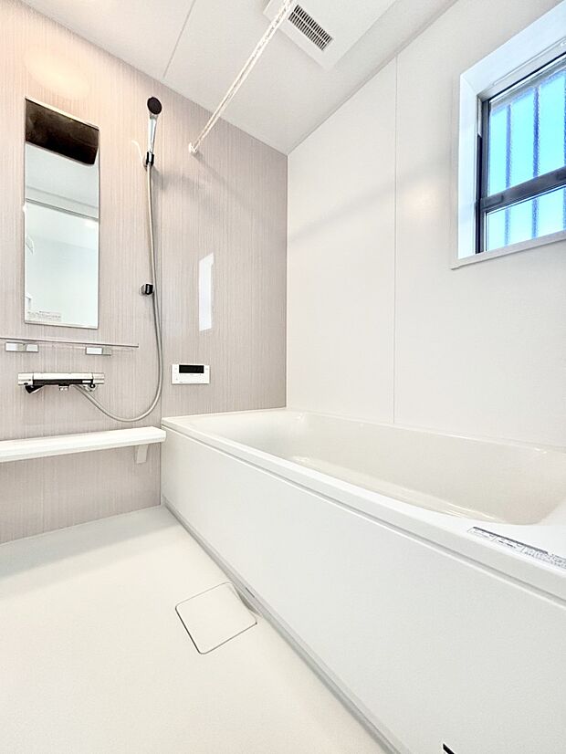 落ち着いた雰囲気でゆっくりお寛ぎいただけるバスルーム