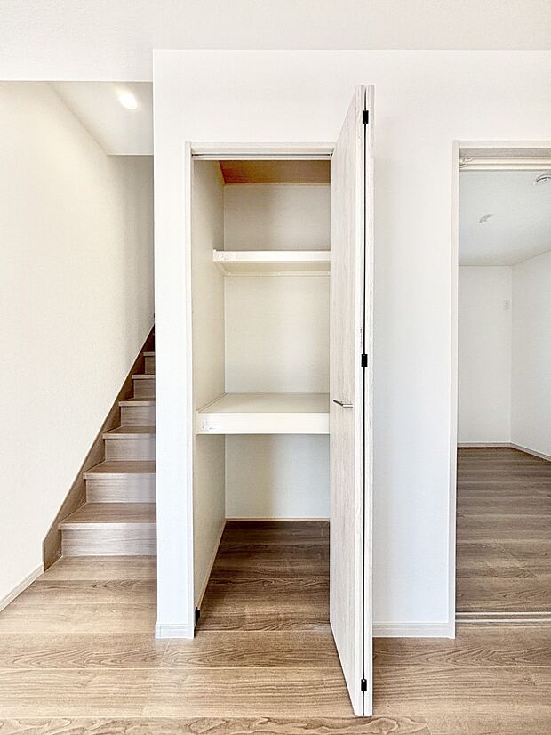 物が集まりそうなLDKもスッキリ片付きます。  