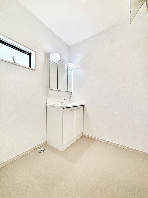 明るい洗面所は毎朝の身支度も楽しくできちゃいそうです。