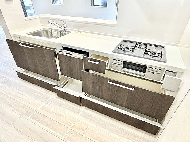 使いやすさを優先したスライド式収納タイプ!