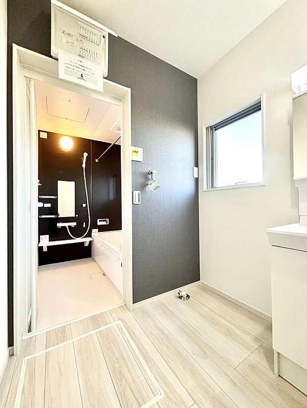 清潔感のある快適空間です。毎日の身支度も気持ち良くお使い頂けます。