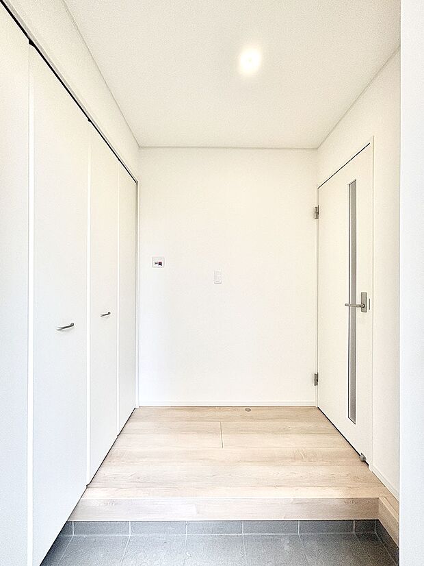 家族の帰宅やお客様をあたたかく迎える玄関  