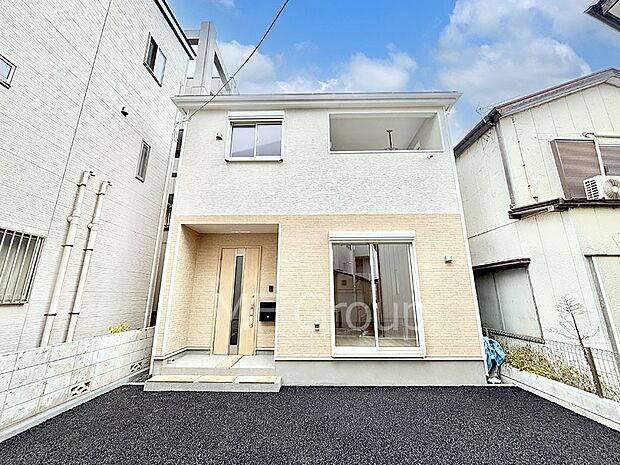 洗練された外観、上質な住空間が広がる室内は永く安心して過ごせる住居です。 