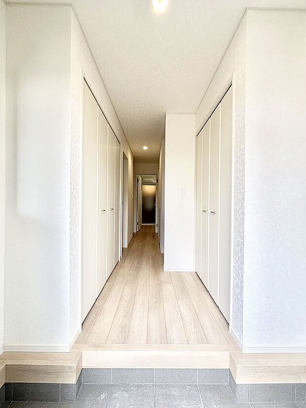 家族の帰宅やお客様をあたたかく迎える玄関  