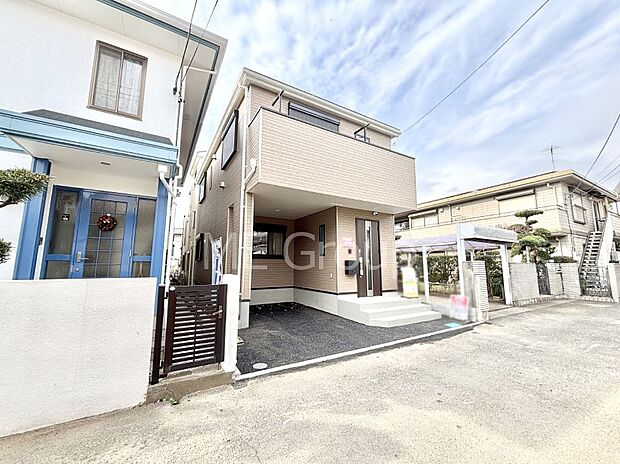 前面道路はきちんと整備されています  