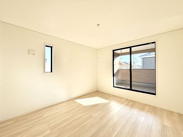 窓からのやさしい光が心地よいプライベートルーム