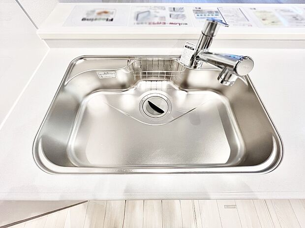 広々としたシンクでお料理やお皿洗いもラクラク快適に！