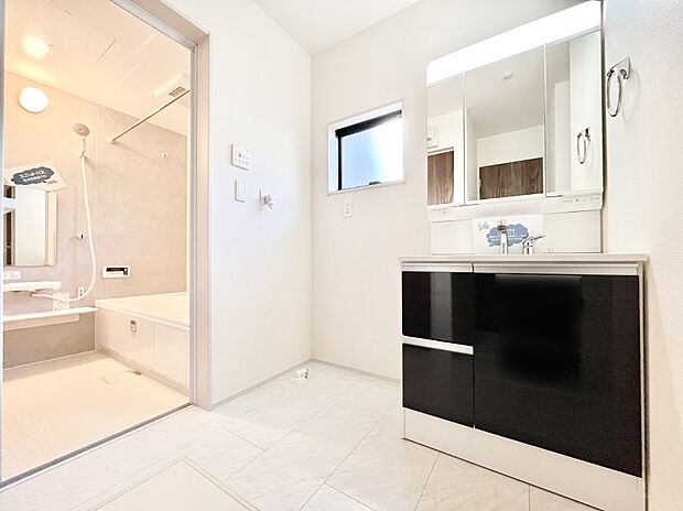 清潔感のある快適空間です。毎日の身支度も気持ち良くお使い頂けます