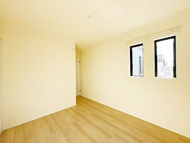 窓からのやさしい光が心地よいプライベートルーム