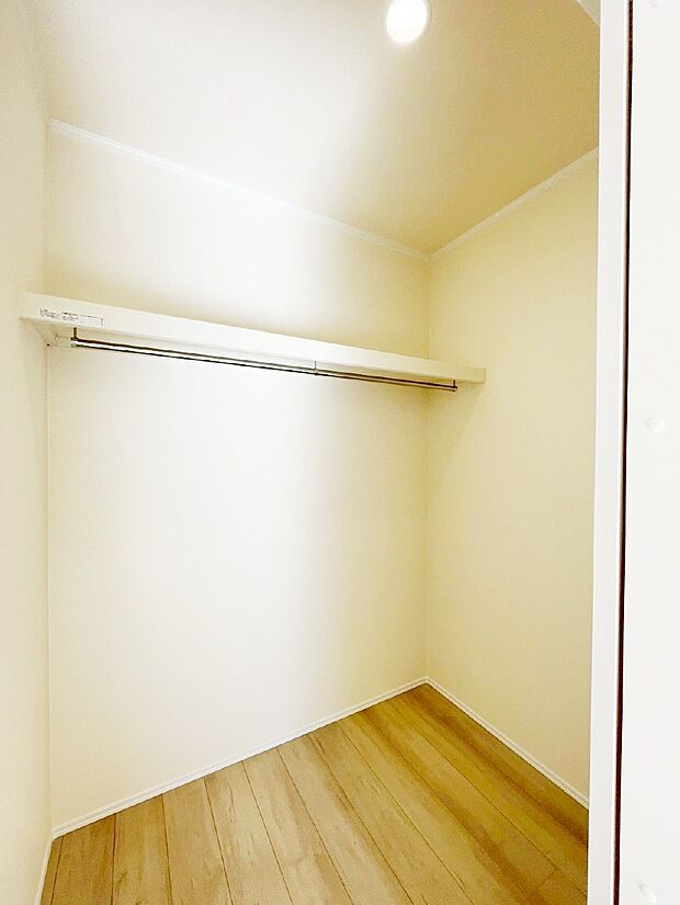 ウォークインクローゼットの活用で生活空間スッキリ