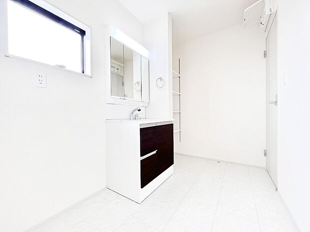 キッチンとの動線を考慮した水廻り集中設計で忙しい時間の家事もラクラク