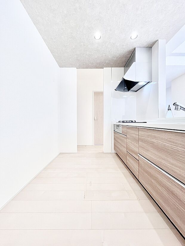 ゆとりあるキッチンスペースでお料理や食後の後片付けもスムーズに!